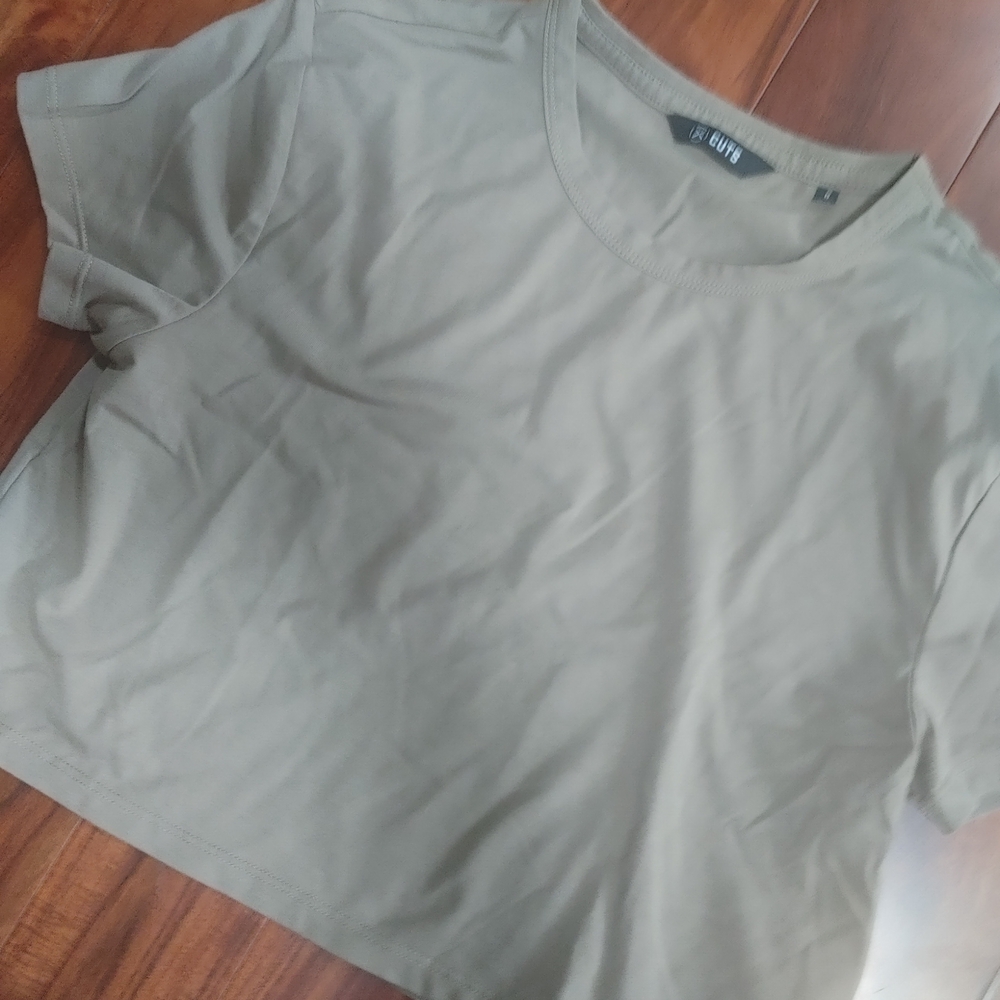 Cuts Khaki T-Shirt. XSmall